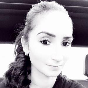 Meet your Posher, Lina